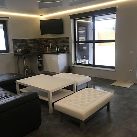 Royal Relax Guest House Khorodelets Bagian luar foto